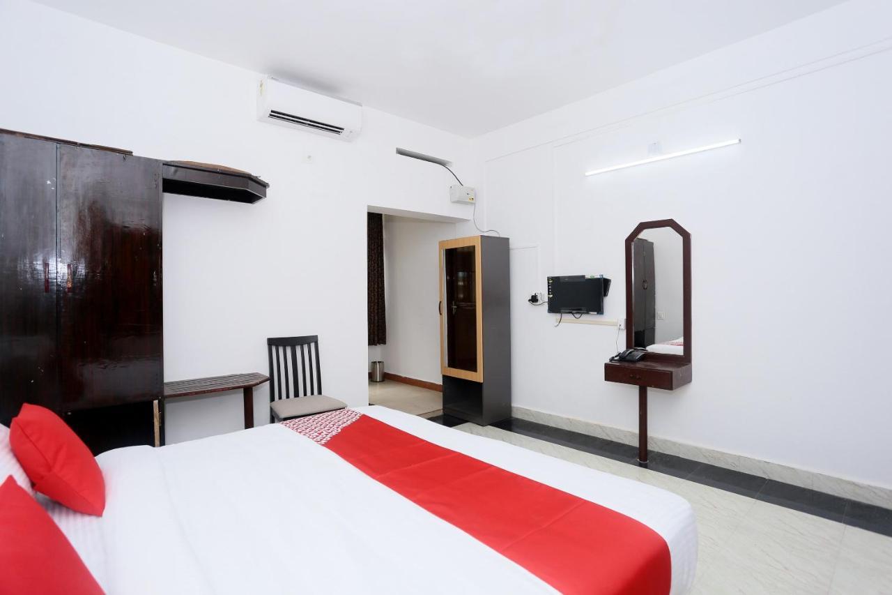 Oyo Flagship Kaveri Tourist Home กูรูวาเยอร์ ภายนอก รูปภาพ
