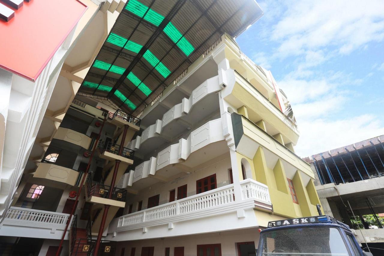 Oyo Flagship Kaveri Tourist Home กูรูวาเยอร์ ภายนอก รูปภาพ